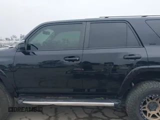 2017 Toyota 4Runner SR5 с VIN JTEZU5JR8H5159090, выставлен на аукционе IAAI как лот 42490310 с пробегом 60 546 миль миль и . История ставок и продаж доступна на DreamBid. Изображение 14.