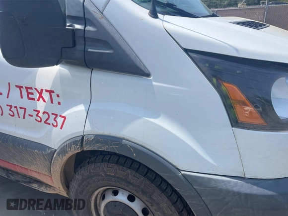 2018 Ford Transit z VIN 1FTYR2CM5JKB45950, wystawiony jako IAAI lot #42532710 z przebiegiem 98 554 mil mil oraz . Historia ofert i sprzedaży dostępna na DreamBid. Obrazek 38.