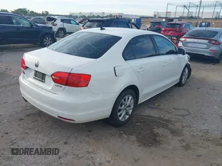 2013 Volkswagen Jetta SE с VIN 3VWDX7AJ9DM447830, выставлен на аукционе IAAI как лот 42310246 с пробегом 160 874 миль миль и . История ставок и продаж доступна на DreamBid. Изображение 4.