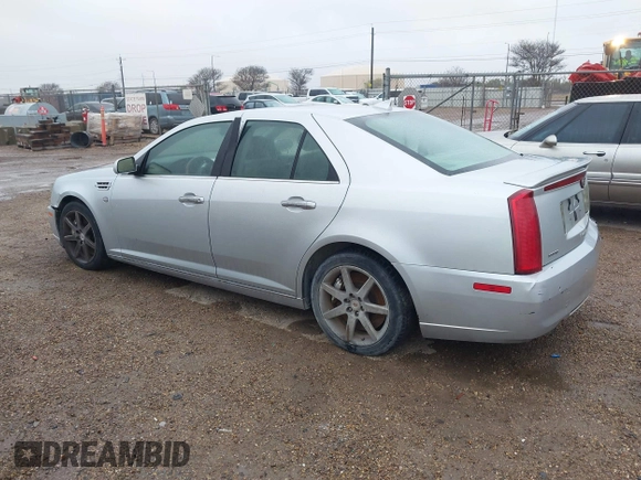 2010 Cadillac STS AWD z VIN 1G6DU6EV4A0114410, wystawiony jako IAAI lot #41301240 z przebiegiem 120 023 mil mil oraz . Historia ofert i sprzedaży dostępna na DreamBid. Obrazek 3.