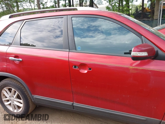 2015 Kia Sorento LX with VIN 5XYKT3A66FG569118, listed as a IAAI auction lot 42156534 with 147,257 mi miles. Bid and sale history available at carsss.com. Image 6.