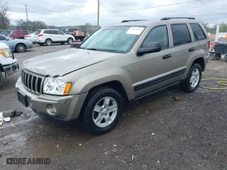 2005 Jeep Grand Cherokee Laredo with VIN 1J4HR48N25C608120, listed as a IAAI auction lot 41933071 with 213,189 mi miles. Bid and sale history available at carsss.com. Image 2.