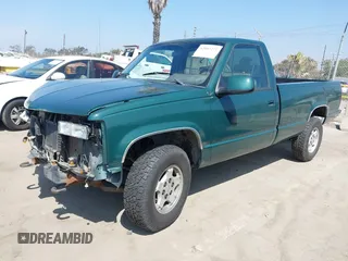 1990 Chevrolet Silverado 2500 z VIN 1GCFK24K6LZ159200, wystawiony jako IAAI lot #42083271 z przebiegiem 189 288 mil mil oraz . Historia ofert i sprzedaży dostępna na DreamBid. Obrazek 2.