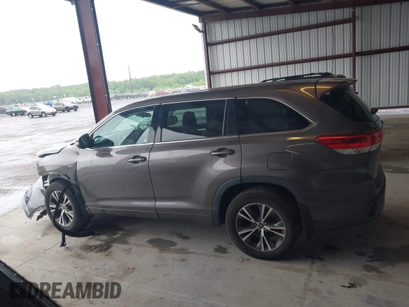 2017 Toyota Highlander LE z VIN 5TDBZRFH6HS386710, wystawiony jako IAAI lot #42226567 z przebiegiem 64 773 mil mil oraz . Historia ofert i sprzedaży dostępna na DreamBid. Obrazek 14.