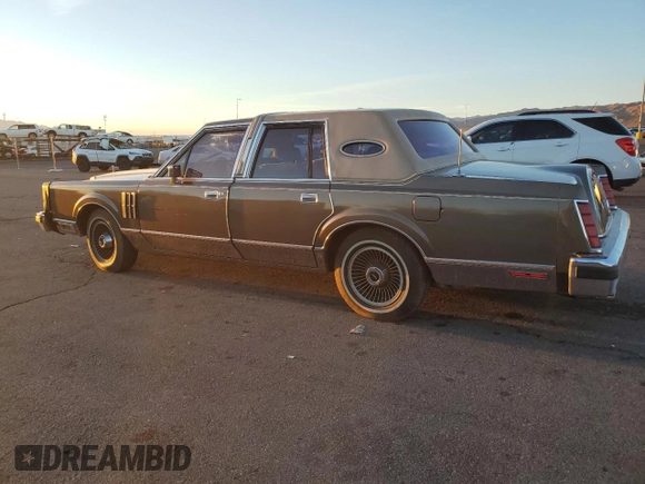 1980 Lincoln Continental with VIN 0Y90G643044, listed as a Copart auction lot 80618964 with 14,372 mi miles and Clean Title. Bid and sale history available at DreamBid. Image 2.