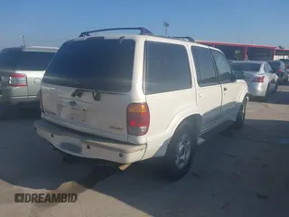 2000 Ford Explorer with VIN 1FMDU65P0YZB88259, listed as a IAAI auction lot 41527977 with 253,013 mi miles and . Bid and sale history available at DreamBid. Image 4.