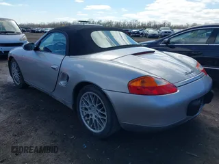 1999 Porsche Boxster z VIN WP0CA2989XU627152, wystawiony jako IAAI lot #41805432 z przebiegiem 112 380 mil mil oraz . Historia ofert i sprzedaży dostępna na DreamBid. Obrazek 3.