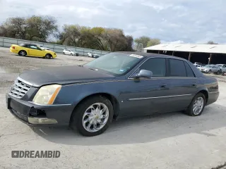 2010 Cadillac DTS 1SA z VIN 1G6KA5EYXAU100766, wystawiony jako Copart lot #89283965 z przebiegiem 123 452 mil mil oraz Czysty tytuł • Clean title. Historia ofert i sprzedaży dostępna na DreamBid. Obrazek 1.