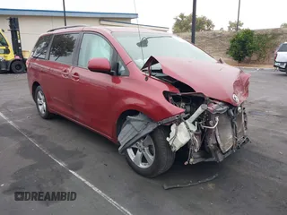2011 Toyota Sienna LE AAS z VIN 5TDKK3DCXBS113236, wystawiony jako IAAI lot #42421724 z przebiegiem Nie podano mil oraz . Historia ofert i sprzedaży dostępna na DreamBid. Obrazek 1.