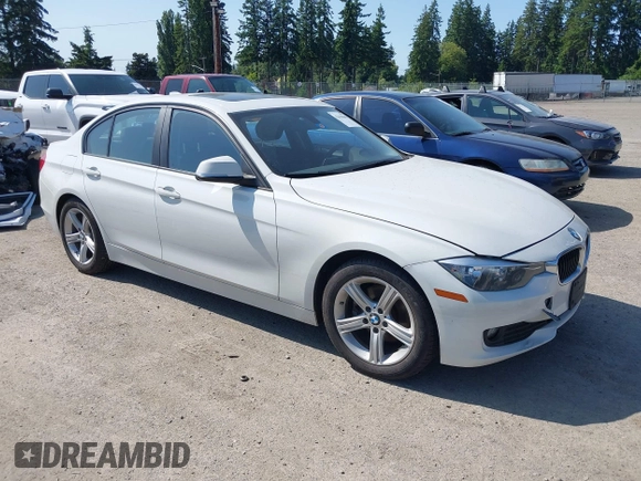 2015 BMW 3 Series 320i xDrive z VIN WBA3C3G51FNT53668, wystawiony jako IAAI lot #42428646 z przebiegiem 53 789 mil mil oraz . Historia ofert i sprzedaży dostępna na DreamBid. Obrazek 1.