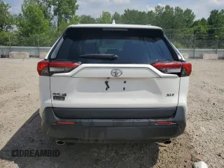 2020 Toyota RAV4 XLE with VIN JTMW1RFV8LD060197, listed as a Copart auction lot 61223725 with 33,135 mi miles and Salvage title. Bid and sale history available at DreamBid. Image 6.