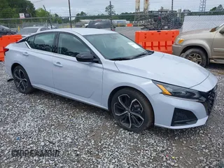 2024 Nissan Altima SR z VIN 1N4BL4CV1RN395164, wystawiony jako IAAI lot #42374057 z przebiegiem 23 743 mil mil oraz . Historia ofert i sprzedaży dostępna na DreamBid. Obrazek 1.