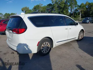 2017 Chrysler Pacifica Touring L with VIN 2C4RC1BG2HR526503, listed as a IAAI auction lot 40264571 with 136,262 mi miles and . Bid and sale history available at DreamBid. Image 4.