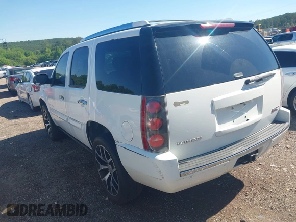 2008 GMC Yukon Denali z VIN 1GKFK63848J230708, wystawiony jako IAAI lot #42175206 z przebiegiem 208 589 mil mil oraz . Historia ofert i sprzedaży dostępna na DreamBid. Obrazek 3.
