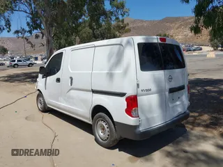 2015 Nissan NV200 SV z VIN 3N6CM0KN2FK690052, wystawiony jako IAAI lot #42438197 z przebiegiem 193 011 mil mil oraz . Historia ofert i sprzedaży dostępna na DreamBid. Obrazek 3.