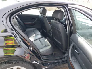 2011 BMW 3 Series 328i xDrive z VIN WBAPK7G55BNN87270, wystawiony jako IAAI lot #41907780 z przebiegiem 168 844 mil mil oraz . Historia ofert i sprzedaży dostępna na DreamBid. Obrazek 8.