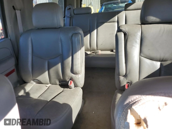 2004 Chevrolet Suburban LT with VIN 1GNEC16ZX4J141691, listed as a Copart auction lot 80963324 with 381,337 mi miles and Salvage Title. Bid and sale history available at carsss.com. Image 10.