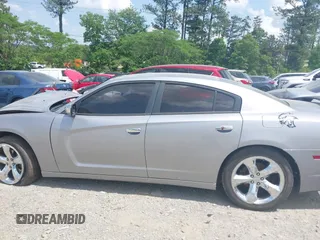 2013 Dodge Charger SE z VIN 2C3CDXBG1DH609530, wystawiony jako IAAI lot #42151140 z przebiegiem 173 210 mil mil oraz . Historia ofert i sprzedaży dostępna na DreamBid. Obrazek 14.