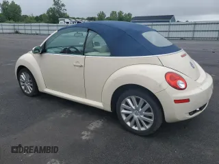 2008 Volkswagen Beetle SE z VIN 3VWRG31YX8M414255, wystawiony jako Copart lot #58972535 z przebiegiem 105 036 mil mil oraz Czysty tytuł • Clean title. Historia ofert i sprzedaży dostępna na DreamBid. Obrazek 2.