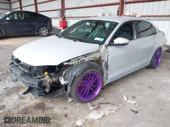 2012 Volkswagen Jetta GLI Autobahn z VIN 3VW567AJ1CM460223, wystawiony jako IAAI lot #41712037 z przebiegiem 132 172 mil mil oraz . Historia ofert i sprzedaży dostępna na DreamBid. Obrazek 2.