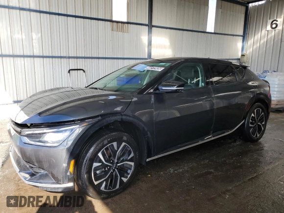 2024 Kia EV6 Wind z VIN KNDC3DLC2R5198937, wystawiony jako Copart lot #46272935 z przebiegiem 45 442 mil mil oraz Szkoda całkowita • Salvage title. Historia ofert i sprzedaży dostępna na DreamBid. Obrazek 1.