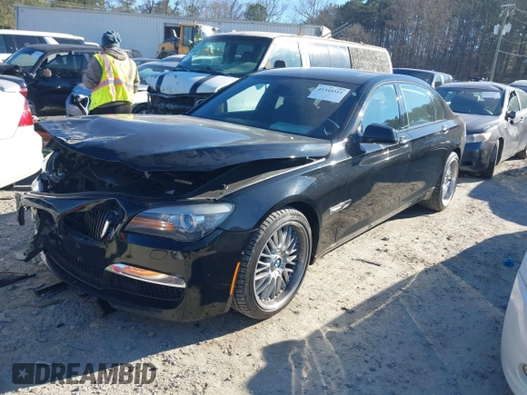 2010 BMW 7 Series 750Li z VIN WBAKB8C57ACY63545, wystawiony jako IAAI lot #41345511 z przebiegiem 110 189 mil mil oraz . Historia ofert i sprzedaży dostępna na DreamBid. Obrazek 2.