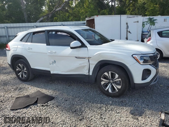 2024 Volkswagen Atlas SE z VIN 1V2DE2CA2RC207731, wystawiony jako Copart lot #68003224 z przebiegiem 12 886 mil mil oraz Szkoda całkowita • Salvage title. Historia ofert i sprzedaży dostępna na DreamBid. Obrazek 4.