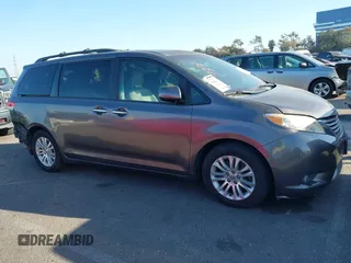 2013 Toyota Sienna XLE AAS z VIN 5TDYK3DC5DS285770, wystawiony jako IAAI lot #41669367 z przebiegiem 99 544 mil mil oraz . Historia ofert i sprzedaży dostępna na DreamBid. Obrazek 14.
