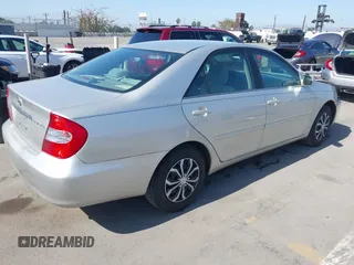 2004 Toyota Camry LE z VIN 4T1BE32K64U799027, wystawiony jako IAAI lot #42322301 z przebiegiem 89 437 mil mil oraz . Historia ofert i sprzedaży dostępna na DreamBid. Obrazek 4.