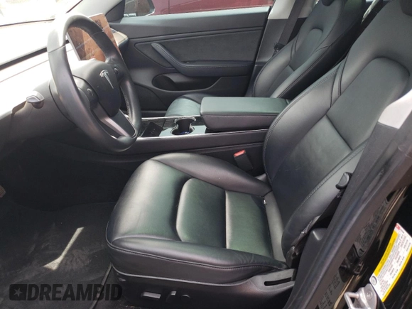 2019 Tesla Model 3 Mid Range z VIN 5YJ3E1EAXKF422500, wystawiony jako Copart lot #56065665 z przebiegiem 72 781 mil mil oraz Szkoda całkowita • Salvage title. Historia ofert i sprzedaży dostępna na DreamBid. Obrazek 7.