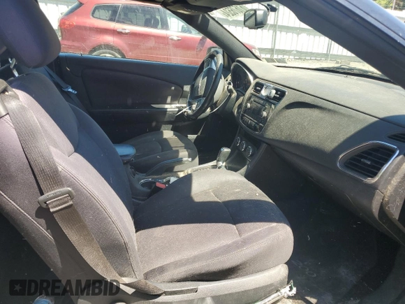 2013 Chrysler 200 Touring z VIN 1C3BCBEGXDN524870, wystawiony jako Copart lot #61676524 z przebiegiem 135 608 mil mil oraz Szkoda całkowita • Salvage title. Historia ofert i sprzedaży dostępna na DreamBid. Obrazek 10.