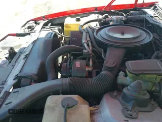 1982 Chevrolet Camaro z VIN 1G1AS87H5CL129677, wystawiony jako IAAI lot #42689374 z przebiegiem 197 980 mil mil oraz . Historia ofert i sprzedaży dostępna na DreamBid. Obrazek 12.