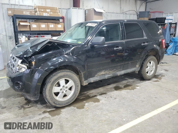 2011 Ford Escape XLS z VIN 1FMCU9C77BKC43662, wystawiony jako Copart lot #51779335 z przebiegiem 104 548 mil mil oraz Szkoda całkowita • Salvage title. Historia ofert i sprzedaży dostępna na DreamBid. Obrazek 1.