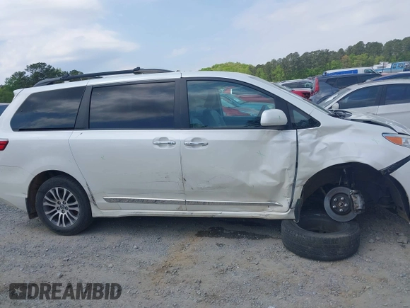 2019 Toyota Sienna XLE Auto Access Seat with VIN 5TDYZ3DC3KS970200, listed as a IAAI auction lot 42007928 with 64,023 mi miles. Bid and sale history available at carsss.com. Image 13.
