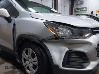 2019 Chevrolet Trax LS with VIN 3GNCJKSB5KL180268, listed as a IAAI auction lot 41506873 with 63,993 mi miles. Bid and sale history available at carsss.com. Image 6.
