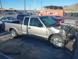 2001 GMC Sonoma SLS w/1SG Pkg with VIN 1GTCS19W818237097, listed as a IAAI auction lot 41745396 with Not Provided miles. Bid and sale history available at carsss.com. Image 14.