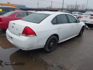 2014 Chevrolet Impala Limited Police Police with VIN 2G1WD5E3XE1174984, listed as a IAAI auction lot 41627964 with 90,077 mi miles. Bid and sale history available at carsss.com. Image 4.