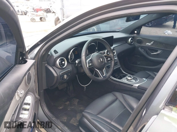 2019 Mercedes-Benz C 300 z VIN WDDWF8DB4KR463153, wystawiony jako IAAI lot #42168880 z przebiegiem 66 480 mil mil oraz . Historia ofert i sprzedaży dostępna na DreamBid. Obrazek 5.