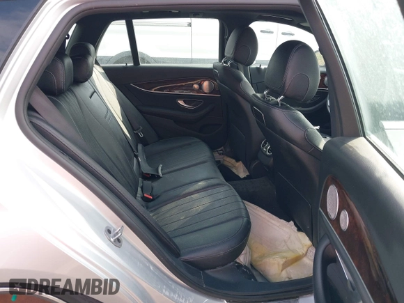 2019 Mercedes-Benz E 450 with VIN WDDZH6JB7KA520993, listed as a IAAI auction lot 40525935 with Not provided miles and . Bid and sale history available at DreamBid. Image 8.
