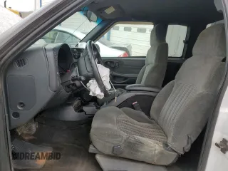2002 Chevrolet S-10 LS with VIN 1GCCT19W028149143, listed as a Copart auction lot 41827785 with 205,053 mi miles and Salvage Title. Bid and sale history available at carsss.com. Image 7.