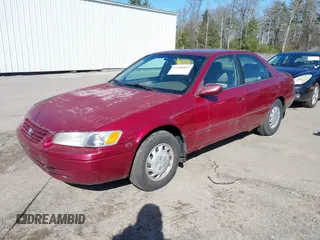 1998 Toyota Camry LE z VIN 4T1BG22K9WU367829, wystawiony jako IAAI lot #41820041 z przebiegiem 226 699 mil mil oraz . Historia ofert i sprzedaży dostępna na DreamBid. Obrazek 2.