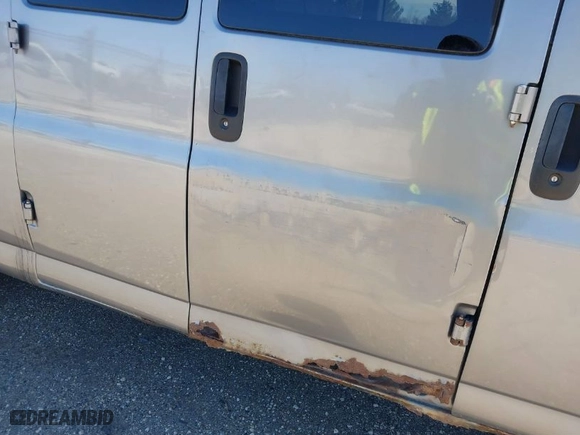 2006 Chevrolet Express Passenger with VIN 1GAHG39U861249017, listed as a IAAI auction lot 41855901 with 128,834 mi miles. Bid and sale history available at carsss.com. Image 12.