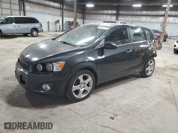 2014 Chevrolet Sonic LTZ z VIN 1G1JE6SB8E4233382, wystawiony jako Copart lot #48941115 z przebiegiem 95 876 mil mil oraz Szkoda całkowita • Salvage title. Historia ofert i sprzedaży dostępna na DreamBid. Obrazek 1.