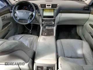 2010 Lexus LS 460 z VIN JTHCL5EFXA5005742, wystawiony jako Copart lot #43464855 z przebiegiem 225 906 mil mil oraz Czysty tytuł • Clean title. Historia ofert i sprzedaży dostępna na DreamBid. Obrazek 8.