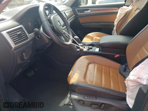 2019 Volkswagen Atlas SEL Premium z VIN 1V2NR2CAXKC620253, wystawiony jako Copart lot #56583635 z przebiegiem 57 734 mil mil oraz Szkoda całkowita • Salvage title. Historia ofert i sprzedaży dostępna na DreamBid. Obrazek 7.