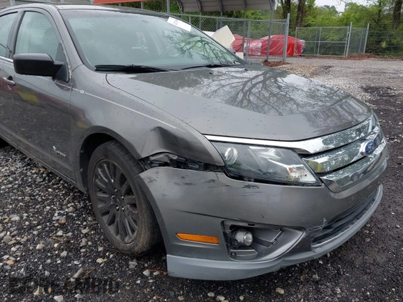 2011 Ford Fusion Hybrid z VIN 3FADP0L32BR238153, wystawiony jako IAAI lot #42113064 z przebiegiem 145 932 mil mil oraz . Historia ofert i sprzedaży dostępna na DreamBid. Obrazek 12.