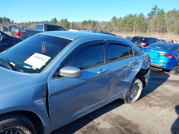 2014 Chrysler 200 LX with VIN 1C3CCBAB4EN146691, listed as a IAAI auction lot 41884532 with NaN miles. Bid and sale history available at carsss.com. Image 6.