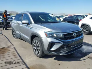 2022 Volkswagen Taos SE с VIN 3VVRX7B20NM100096, выставлен на аукционе IAAI как лот 42146351 с пробегом 17 522 миль миль и . История ставок и продаж доступна на DreamBid. Изображение 1.