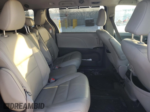 2018 Toyota Sienna XLE Auto Access Seat with VIN 5TDYZ3DC3JS917978, listed as a Copart auction lot 89261165 with 999,999 mi miles and Clean Title. Bid and sale history available at carsss.com. Image 11.