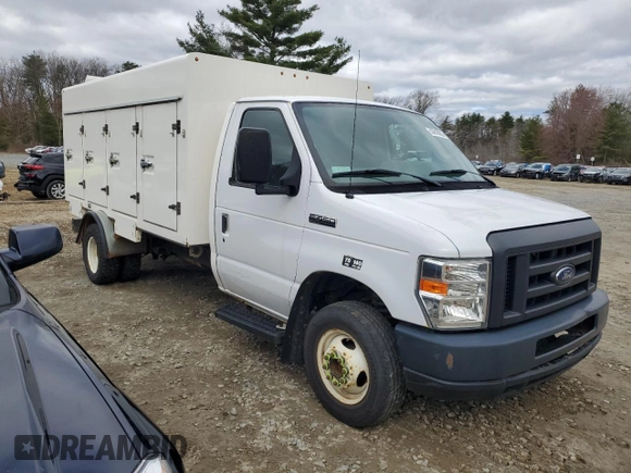 2019 Ford Econoline Commercial with VIN 1FDXE4FS1KDC07794, listed as a Copart auction lot 53610655 with 145,265 mi miles and Clean Title. Bid and sale history available at DreamBid. Image 4.